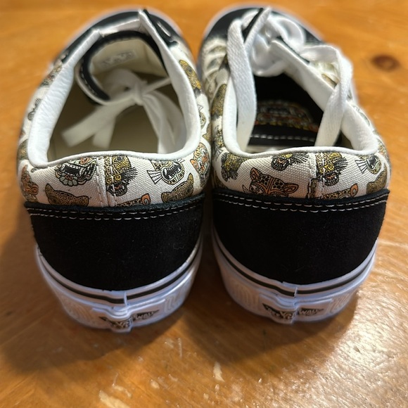 Women’s VANS Old Skool Sneakers Aztec Print Jaguar Lion Tiger Black Size 8 NEW - Picture 3 of 6